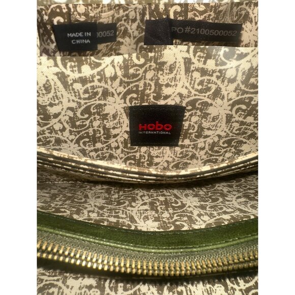 Hobo Intl Clutch Green Textured Leather Wallet Folding Wristlet Whipstitch Trim - Picture 9 of 9